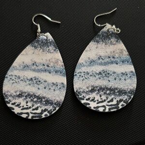 Chic Teardrop Earrings with Black and Gray Pattern